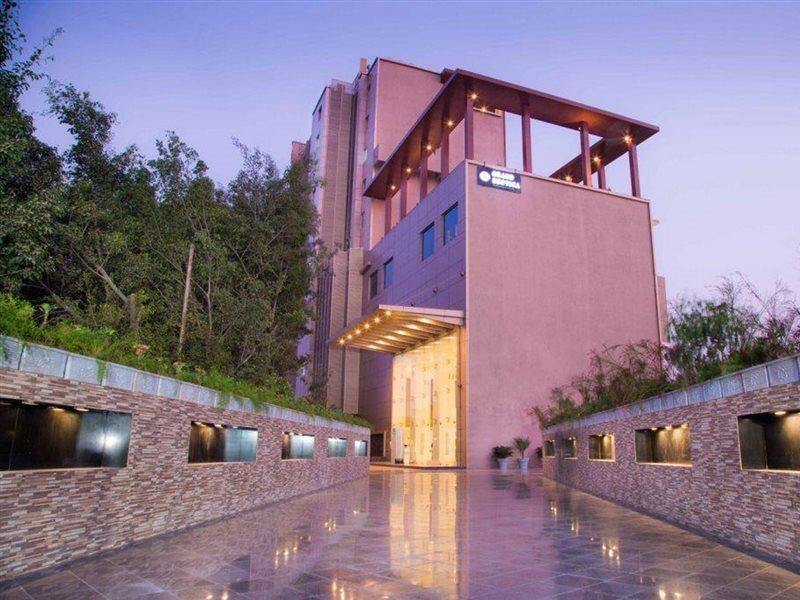 Regenta Central Grand Exotica Pimpri-Chinchwad Экстерьер фото