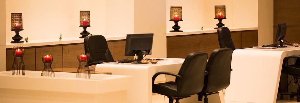 Regenta Central Grand Exotica Pimpri-Chinchwad Экстерьер фото