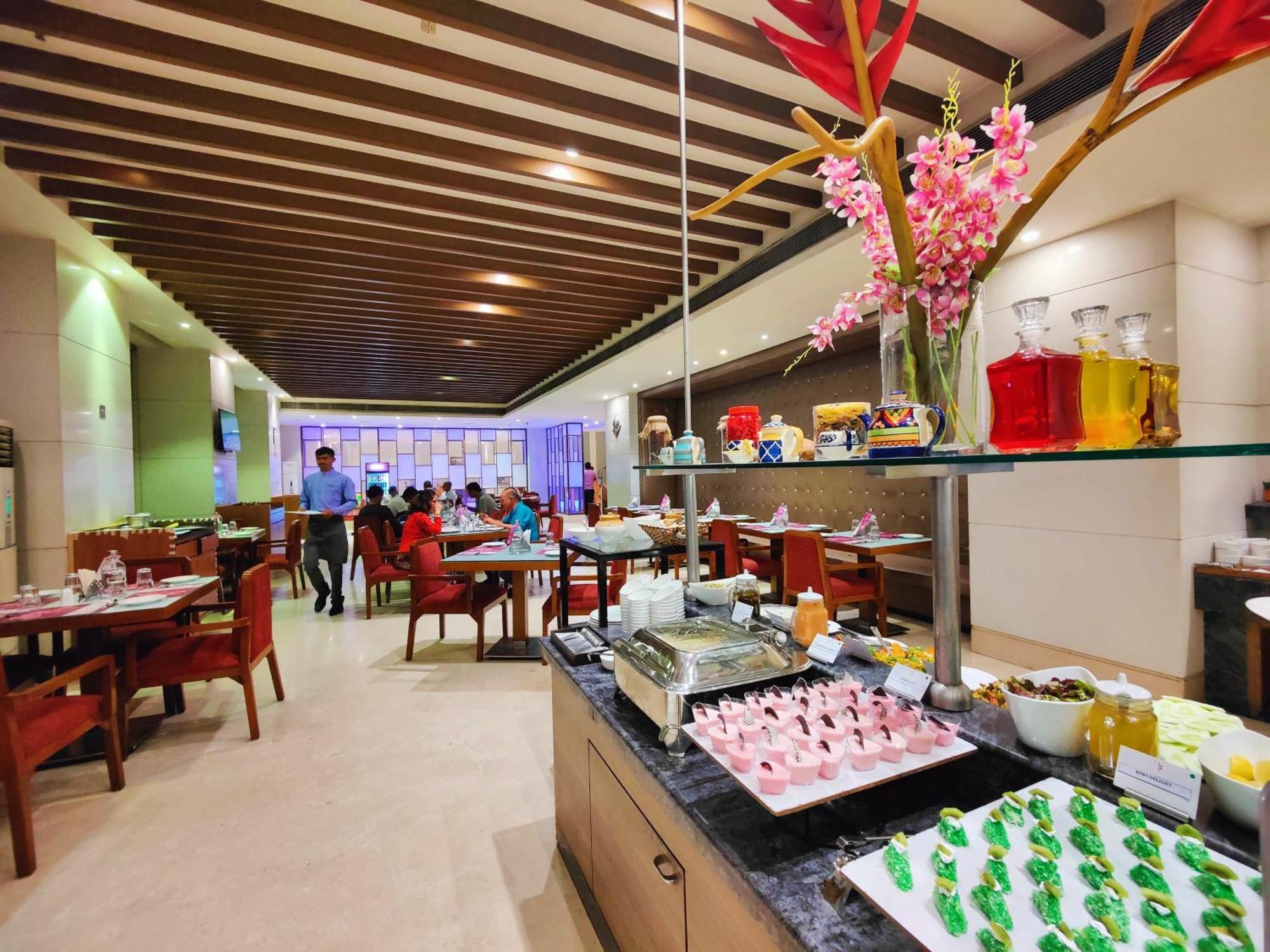 Regenta Central Grand Exotica Pimpri-Chinchwad Экстерьер фото