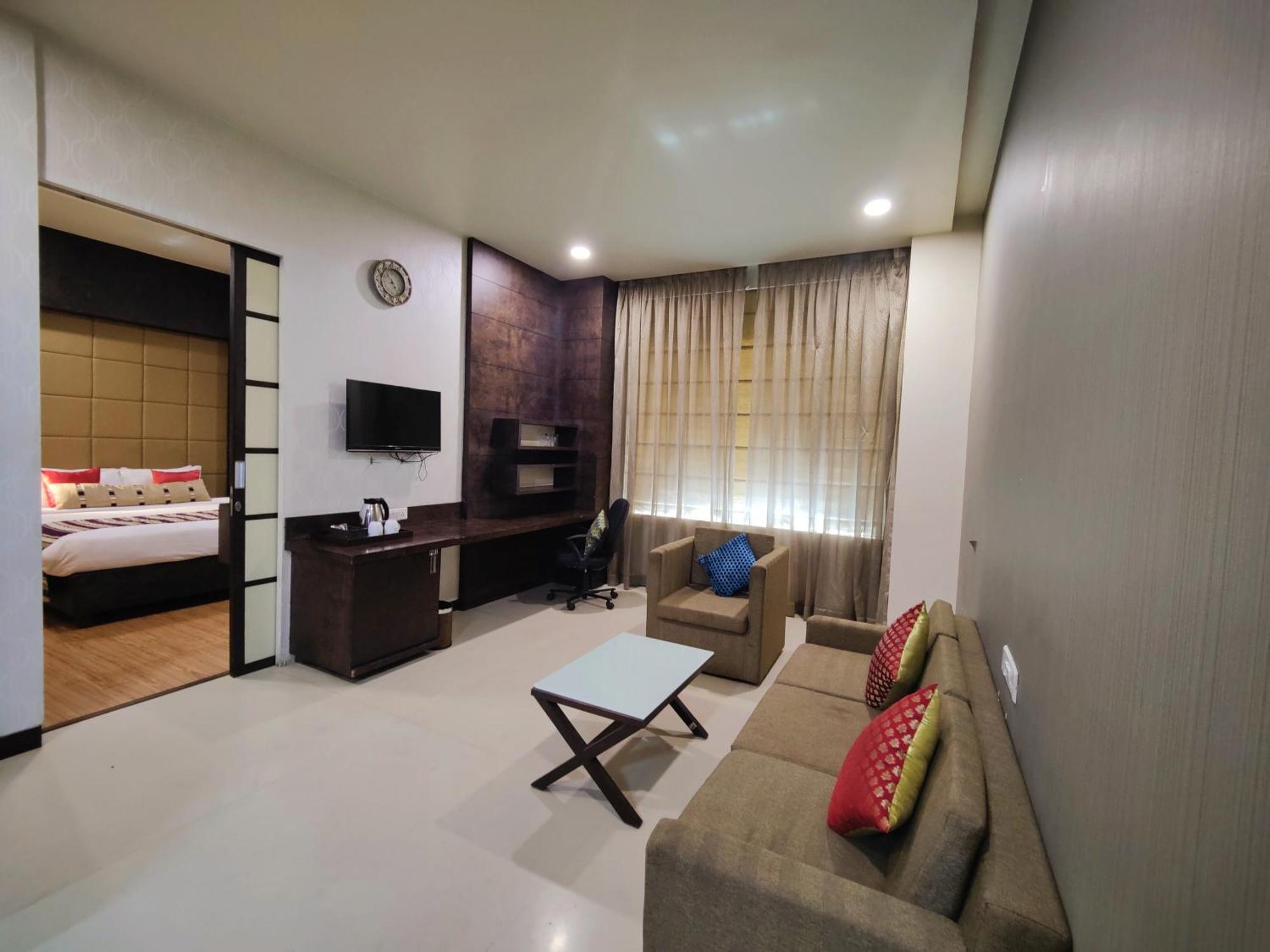Regenta Central Grand Exotica Pimpri-Chinchwad Экстерьер фото