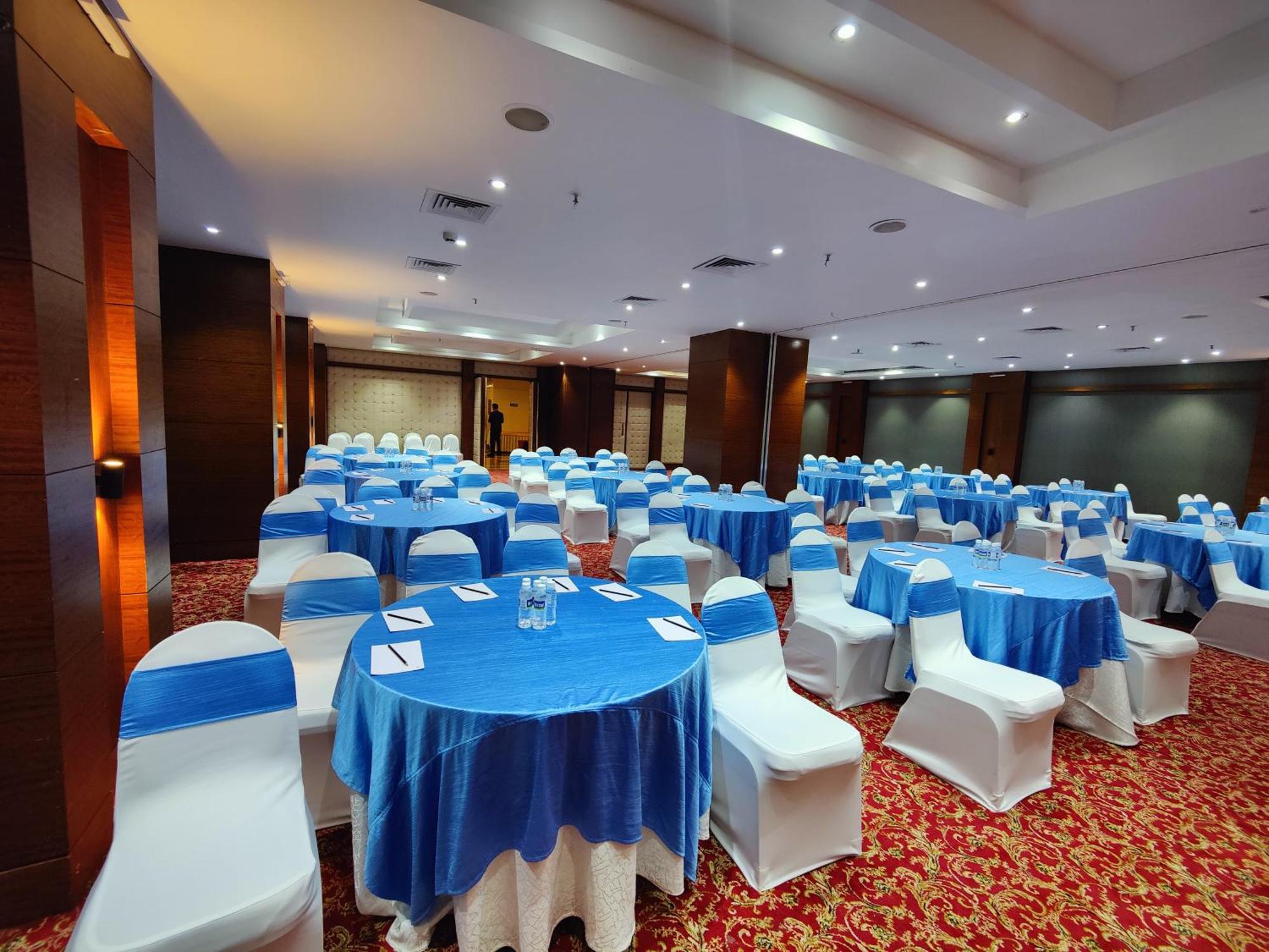 Regenta Central Grand Exotica Pimpri-Chinchwad Экстерьер фото
