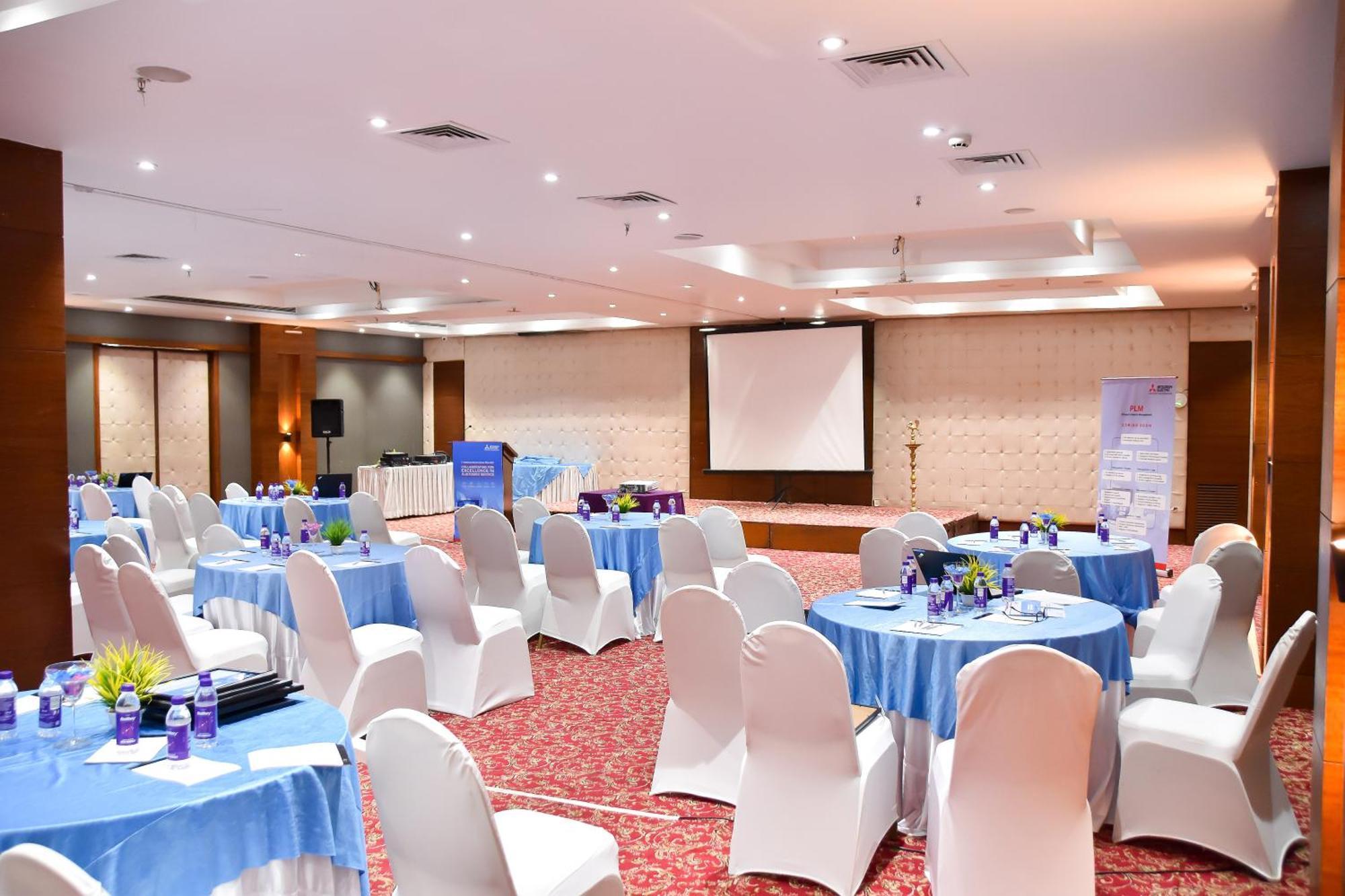 Regenta Central Grand Exotica Pimpri-Chinchwad Экстерьер фото