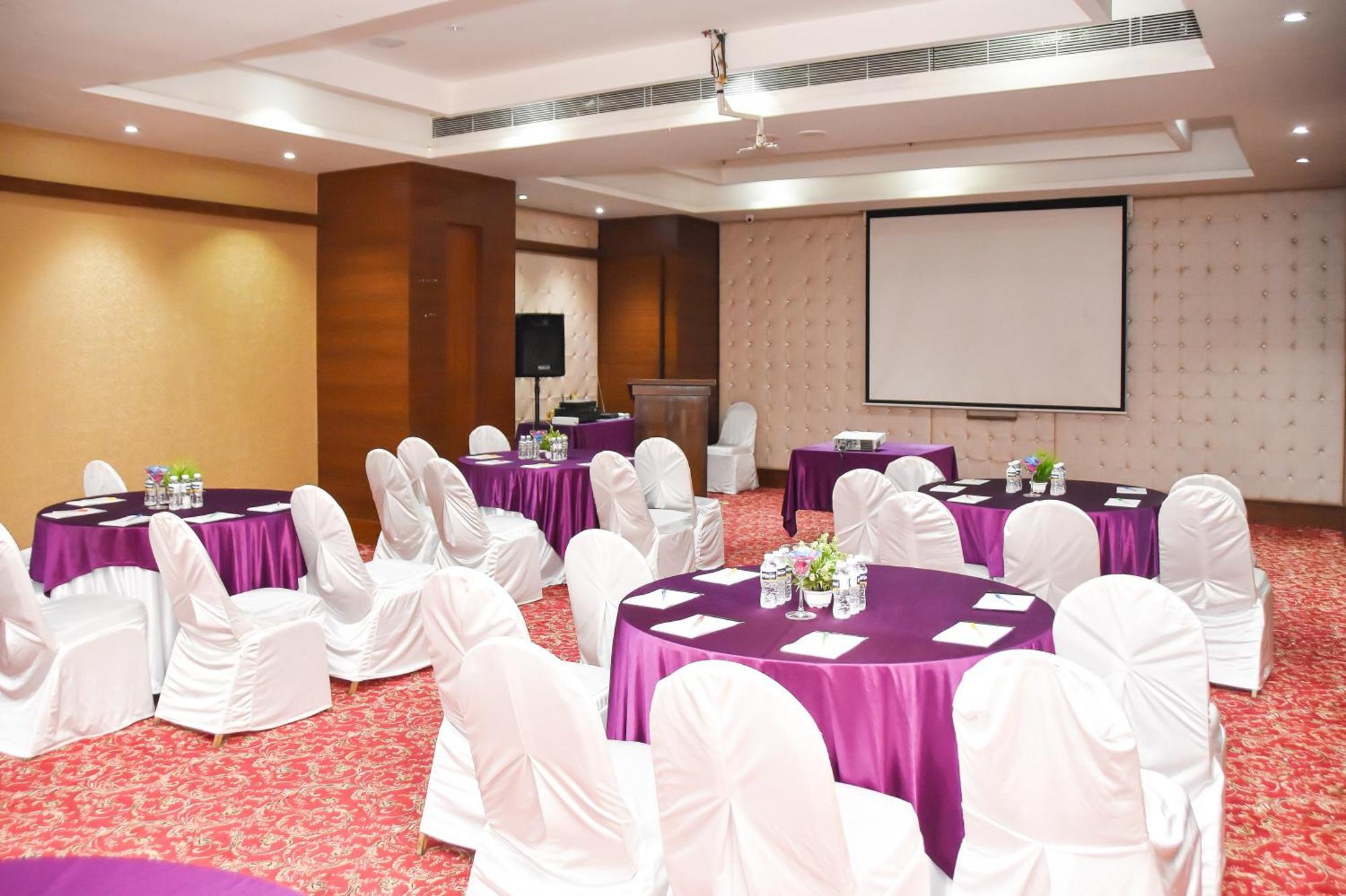 Regenta Central Grand Exotica Pimpri-Chinchwad Экстерьер фото