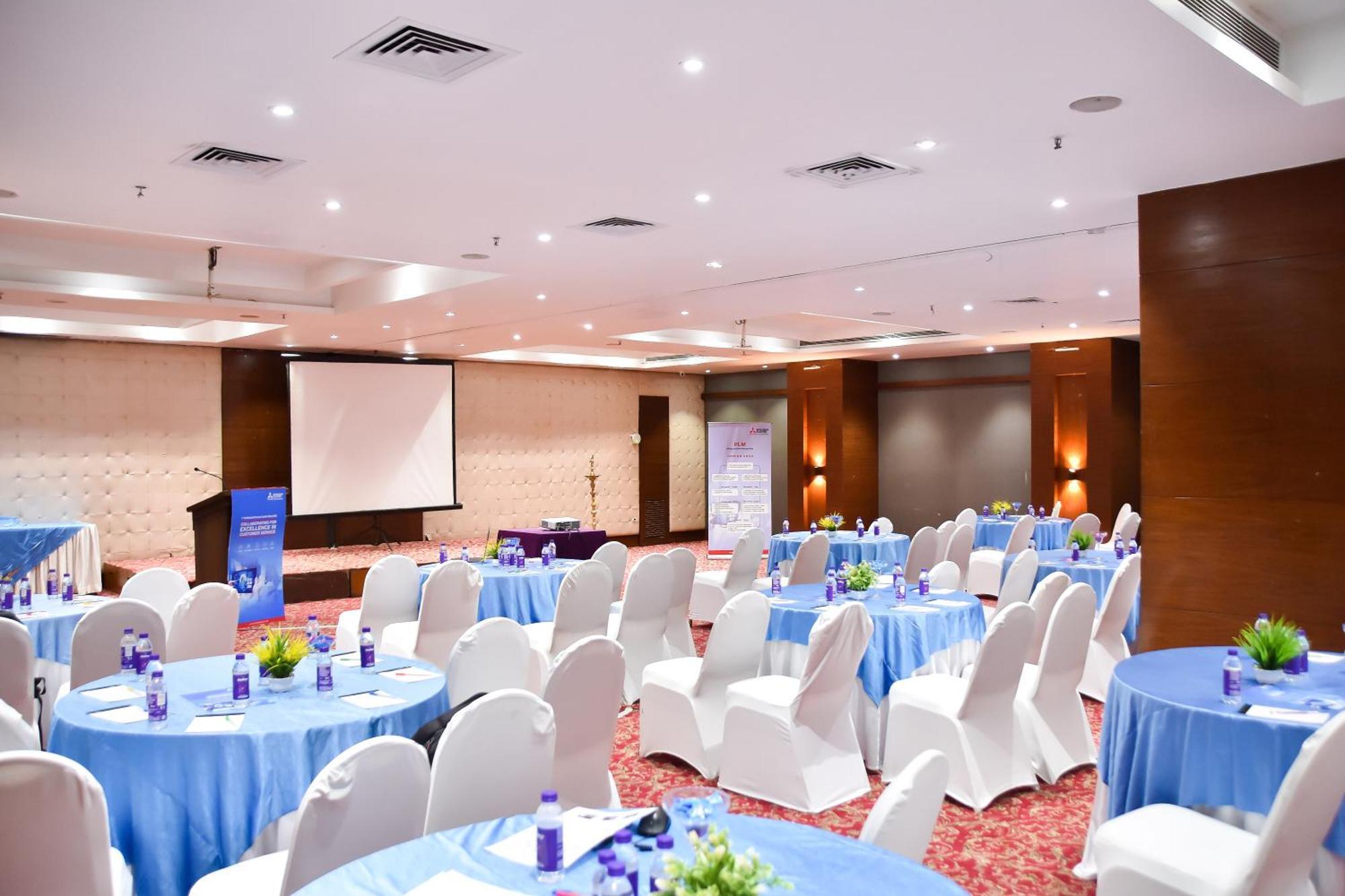 Regenta Central Grand Exotica Pimpri-Chinchwad Экстерьер фото