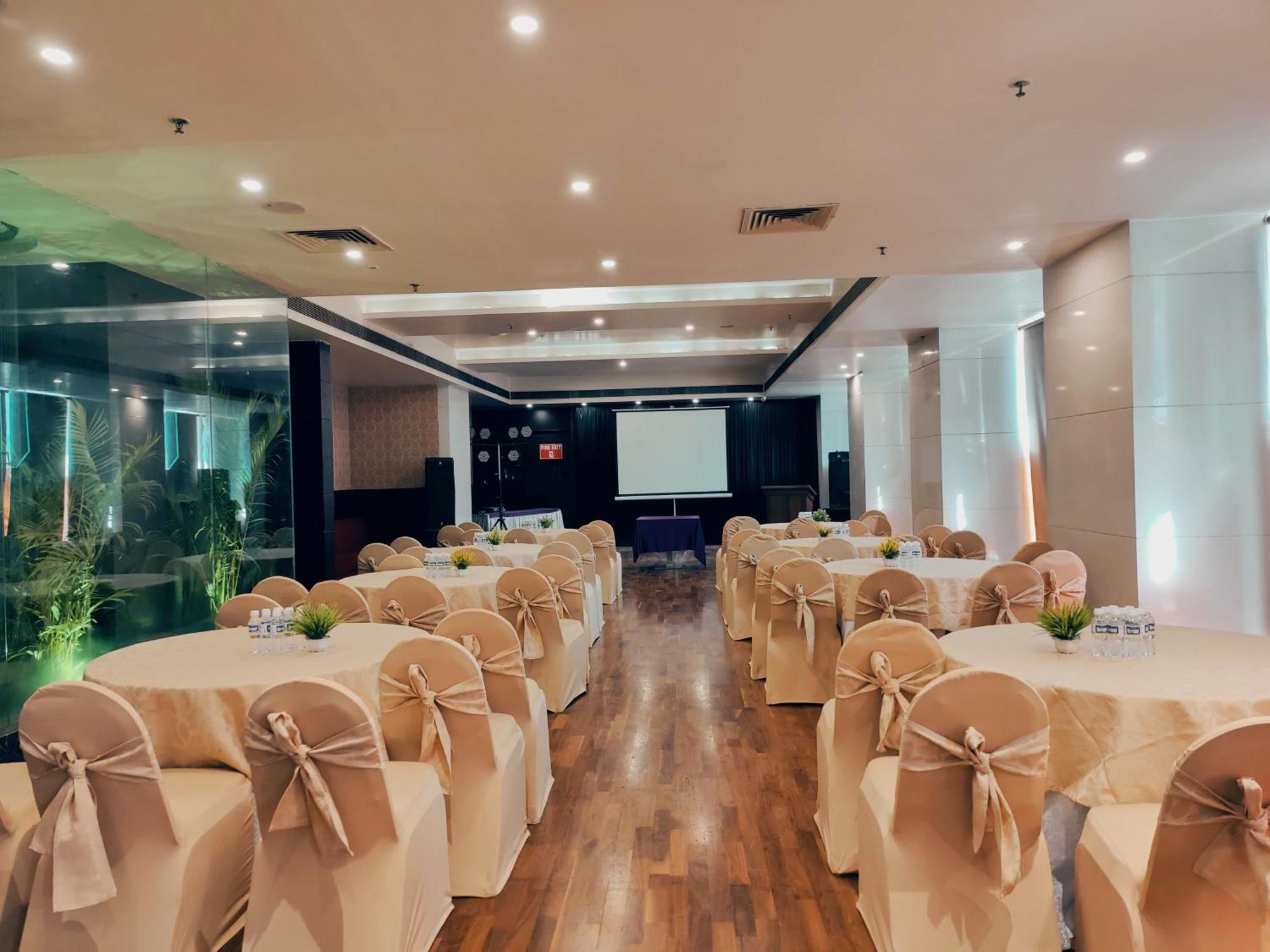 Regenta Central Grand Exotica Pimpri-Chinchwad Экстерьер фото