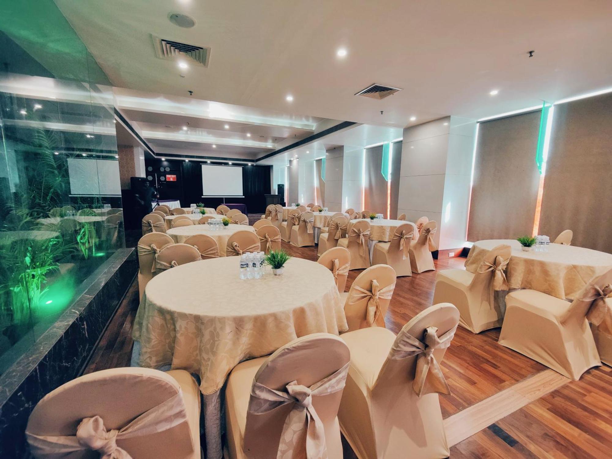 Regenta Central Grand Exotica Pimpri-Chinchwad Экстерьер фото