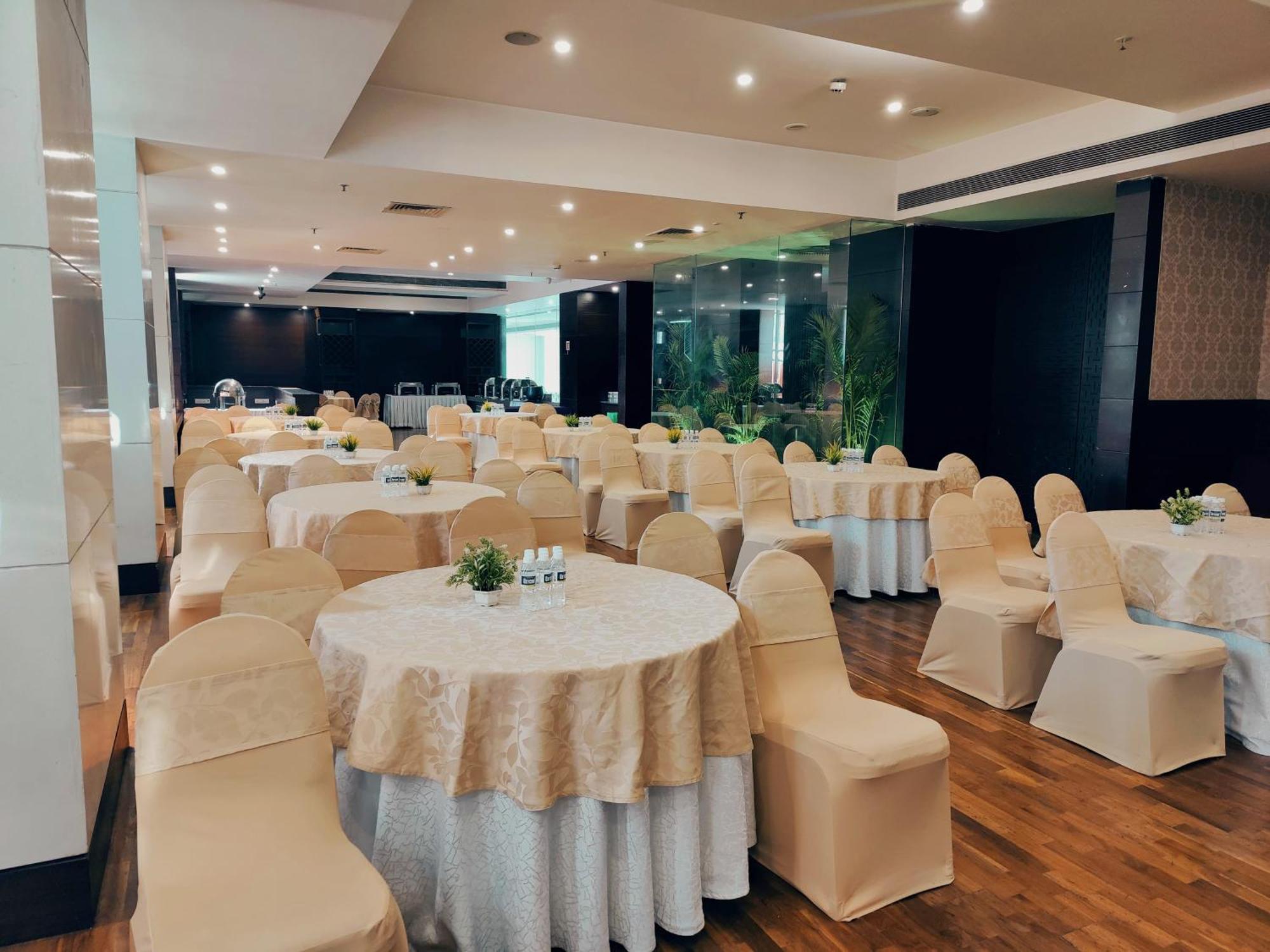 Regenta Central Grand Exotica Pimpri-Chinchwad Экстерьер фото